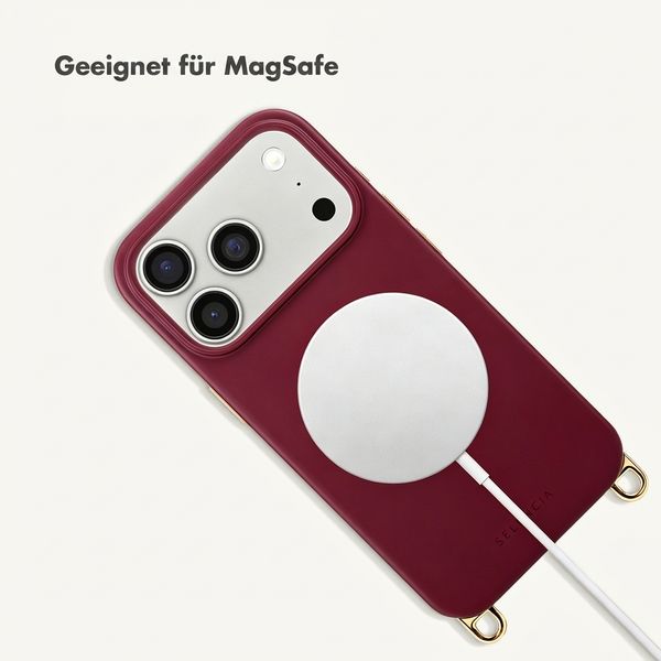 Selencia Rivièra Backcover mit MagSafe mit abnehmbaren Haken Apple iPhone 17 Pro Max - Bold Burgundy
