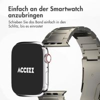 Accezz Mattes Titanstahlarmband für das  Apple Watch Series 1 t/m 9 / SE (38/40/41 mm) | Series 10 / 11 (42 mm) - Titanium