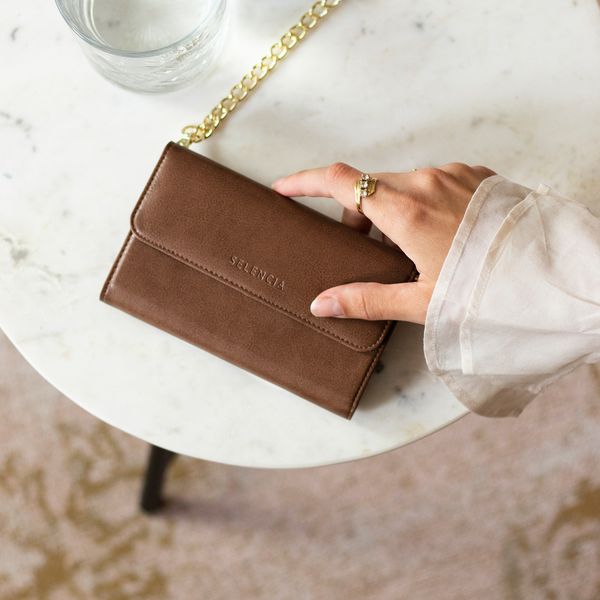 Selencia Clutch Klapphülle aus Leder mit herausnehmbarem Case iPhone 12 (Pro)