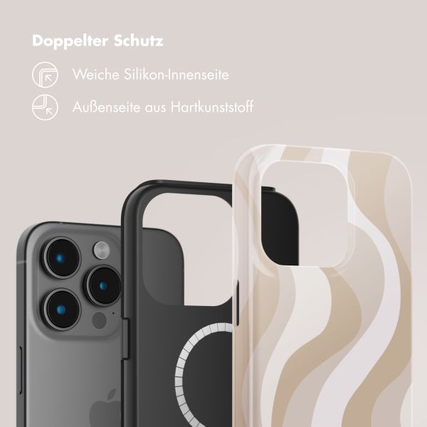 Selencia Vivid Tough Back Cover mit MagSafe für das iPhone 15 Pro - Desert Waves Beige