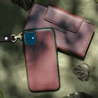 Selencia Llyr Klapphülle in Schlangenoptik mit herausnehmbarem Backcover Apple iPhone 13 Pro - Dunkelrot