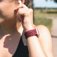 imoshion Silikonband Sport für die Apple Watch Series 1 bis 10 / SE / Ultra (2) (44/45/46/49 mm) - Rot