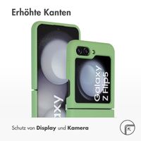 Accezz Liquid Silikoncase für das Samsung Galaxy Z Flip 5 - Grün