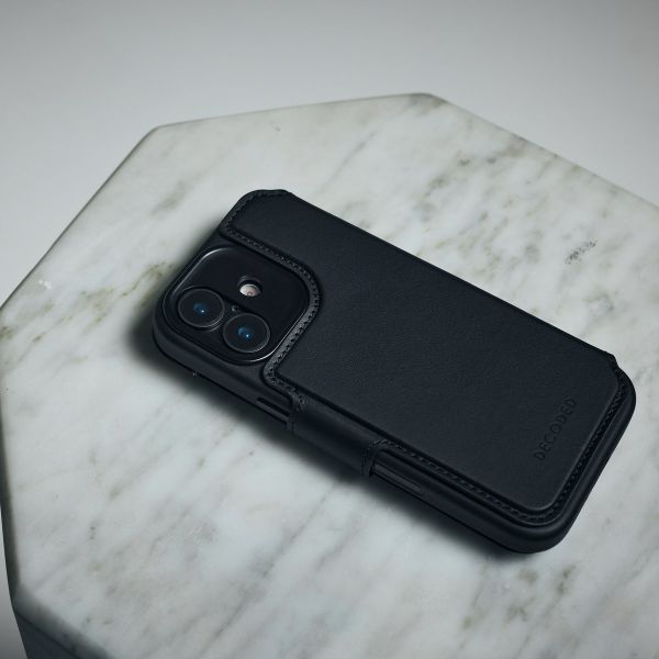 Decoded 2 in 1 Leather Klapphülle MagSafe Apple iPhone 17 - Chocolate Brown