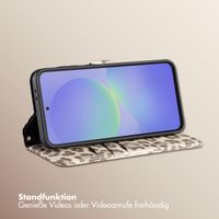 Selencia Sabi Klapphülle mit Leopardenmuster Samsung Galaxy A36 / A56 - Soft Ivory