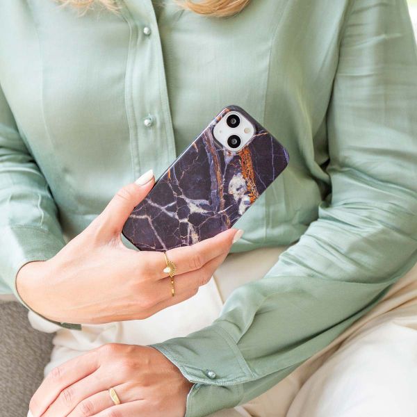 Selencia Aurora Fashion Back Case für das Apple iPhone 14 - ﻿Strapazierfähige Hülle - 100 % recycelt - Schwarzer Marmor