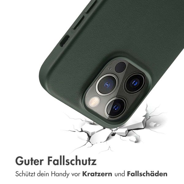 Accezz MagSafe Leather Backcover für das iPhone 14 Pro - Cedar Green