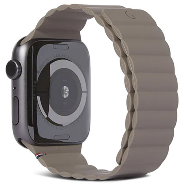 Decoded Silicone Magnetic Traction Strap Lite für Apple Watch Series 1-9 / SE - 38/40/41 mm / Series 10 - 42 mm - Dark Taupe