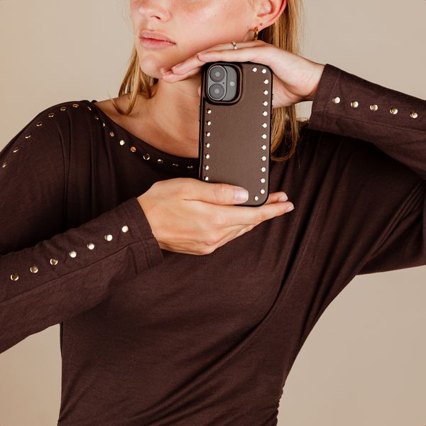 Selencia Studs Backcover mit MagSafe Apple iPhone 16 Pro - Cacao Crush