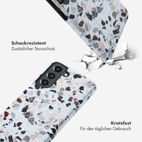 Selencia Vivid Tough Back Cover für das Samsung Galaxy S21 FE - Chic Terazzo