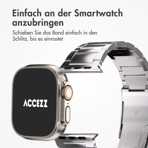 Accezz Glänzendes Titanstahlarmband für die Apple Watch Series 1 bis 10 / SE / Ultra (2) (44/45/46/49 mm) - Silber