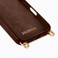 Selencia Rivièra MagSafe Backcover mit abnehmbaren Haken für das Apple iPhone 17 Pro Max - Choco Brown + Satin Crush Handykette - Cosmic Candy
