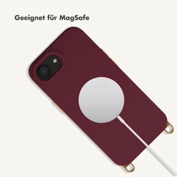 Selencia Rivièra Backcover mit MagSafe mit abnehmbaren Haken Apple iPhone 17e / 16e - Bold Burgundy