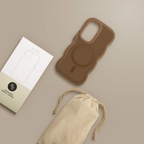 Selencia Wavy Backcover mit MagSafe Samsung Galaxy S24 / S25 - Mocha Brown