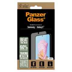 PanzerGlass All-in-One Ultra-Wide Fit Antibakterieller Displayschutz für das Samsung Galaxy S25