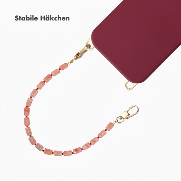 Selencia Rivièra MagSafe Backcover mit abnehmbaren Haken für das Apple iPhone 12 / 12 Pro - Bold Burgundy + Sorbet Pop Handykette - Pink