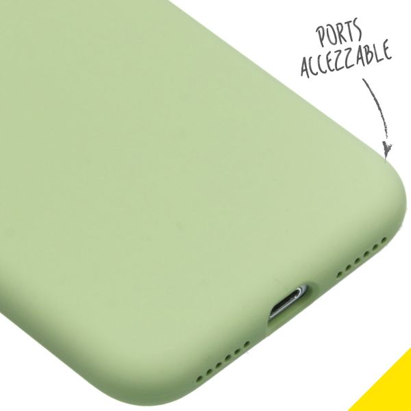 Accezz Liquid Silikoncase Apple iPhone SE (2022 / 2020) / 8 / 7 - Grün
