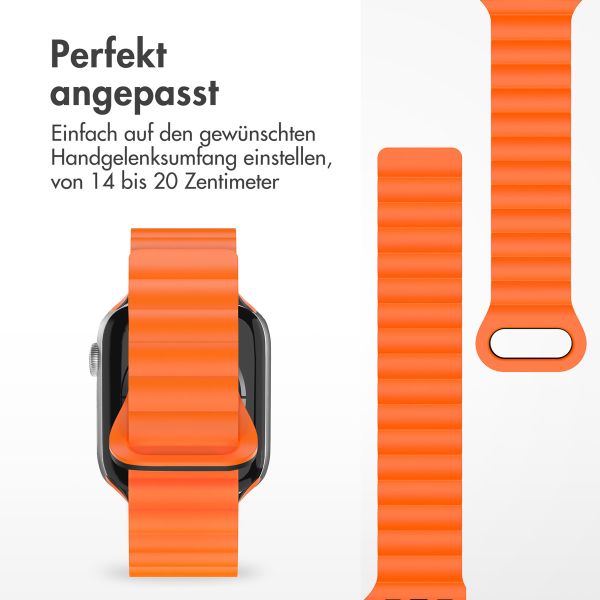 imoshion Magnetisches Silikonarmband für das  Apple Watch Series 1 t/m 11 / SE / Ultra (44/45/46/49 mm) - Oranje & Zwart / Orange & Black