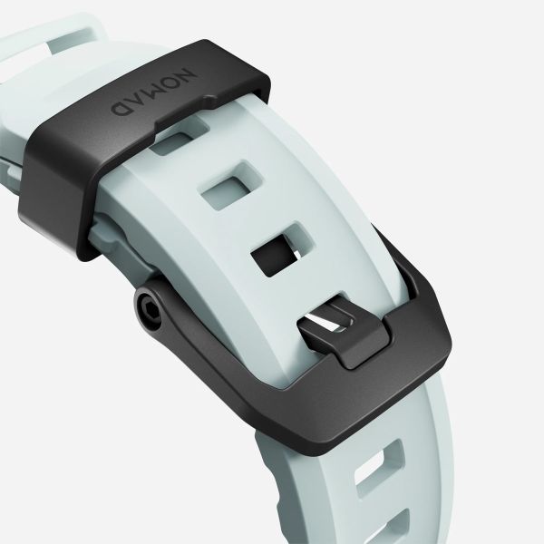 Nomad Rocky Point Armband für das  Apple Watch Series 1 t/m 11 / SE / Ultra (44/45/46/49 mm) - Icy Blue Glow Black