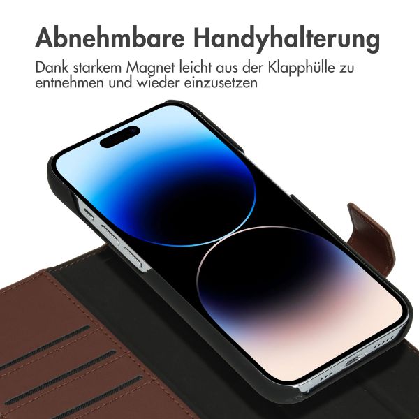 Accezz Premium Leather 2 in 1 Klapphülle für das iPhone 14 Pro - Braun