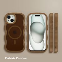 Selencia Wavy Backcover mit MagSafe Apple iPhone 15 - Mocha Brown