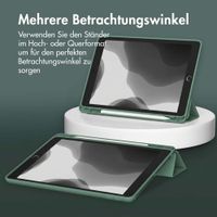 Accezz Smarte Klapphülle aus Silikon Apple iPad 9 (2021) 10.2 Zoll / iPad 8 (2020) 10.2 Zoll / iPad 7 (2019) 10.2 Zoll - Dunkelgrün