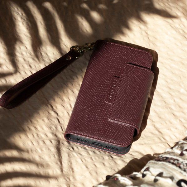 Selencia Llyr Klapphülle in Schlangenoptik mit herausnehmbarem Backcover Apple iPhone 13 Pro - Dunkelrot