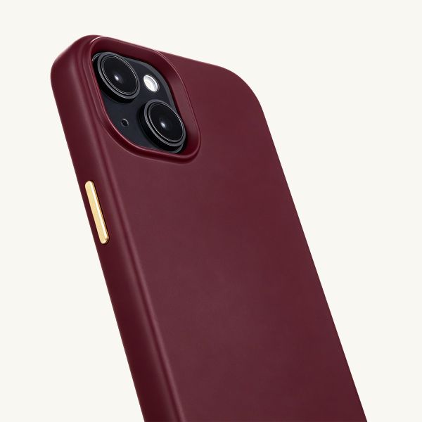 Selencia Rivièra MagSafe Backcover mit abnehmbaren Haken für das Apple iPhone 15 - Bold Burgundy + Sorbet Pop Handykette - Pink