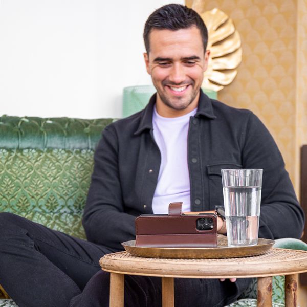 Accezz Premium Leather 2 in 1 Wallet Bookcase Samsung Galaxy A35 - Braun