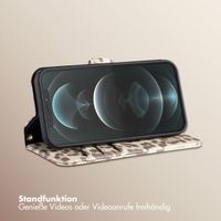 Selencia Sabi Klapphülle mit Leopardenmuster Apple iPhone 12 (Pro) - Soft Ivory