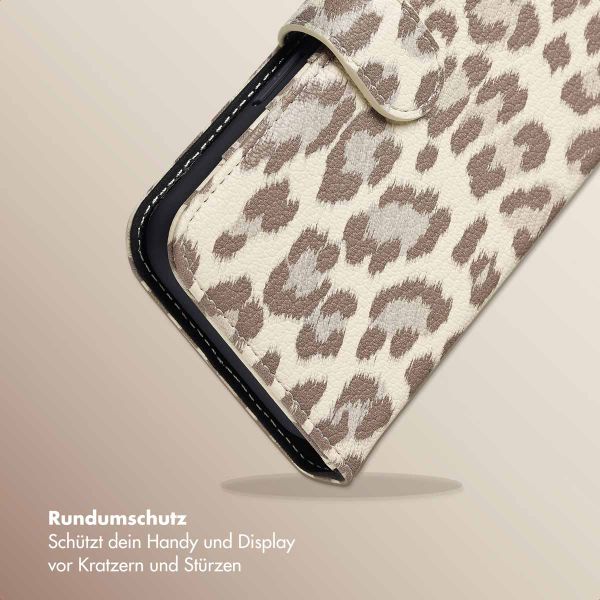 Selencia Sabi Klapphülle mit Leopardenmuster Apple iPhone 14 / 13 - Soft Ivory