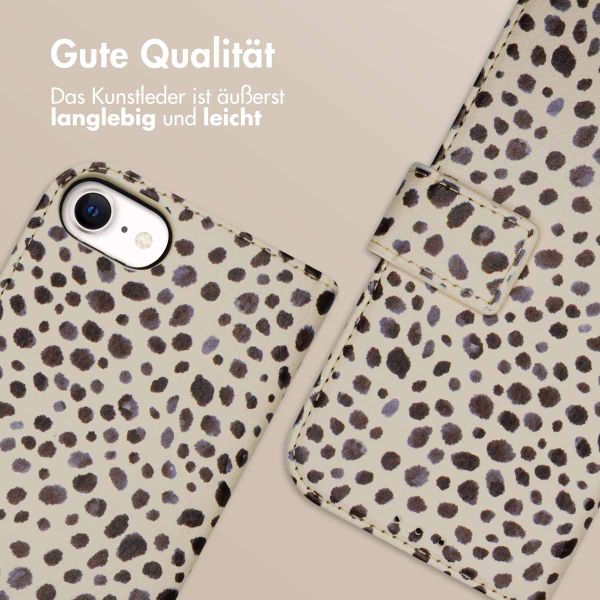 imoshion ﻿Design Klapphülle für das iPhone SE (2022 / 2020) / 8 / 7 / 6(s) - Black And White Dots