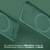 Accezz Liquid Silikoncase mit MagSafe für das iPhone 15 Pro - Dunkelgrün