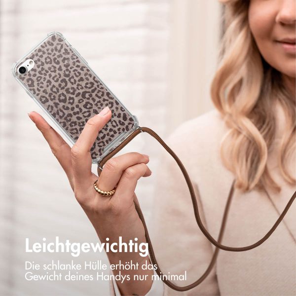imoshion Design Hülle mit Band Apple iPhone SE (2022 / 2020) / 8 / 7 - Leopard Mood