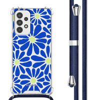 imoshion Design Hülle mit Band für das Samsung Galaxy A33 - Cobalt Blue Flowers Connect