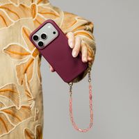 Selencia Rivièra Backcover mit MagSafe mit abnehmbaren Haken Apple iPhone SE (2022 / 2020) / 8 / 7 - Bold Burgundy