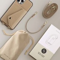 Selencia Sera Kordel-Hulle mit Kartenhalter-Umschlag für das iPhone 12 (Pro) - Beige