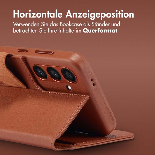 Accezz 2-in-1 Klapphülle aus Leder mit MagSafe Samsung Galaxy S24 - Sienna Brown