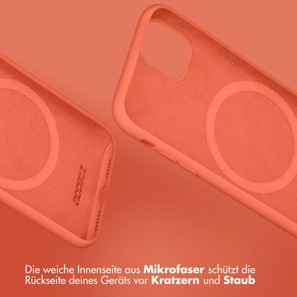 Accezz Liquid Silikoncase mit MagSafe für das Apple iPhone 14 - Nektarine