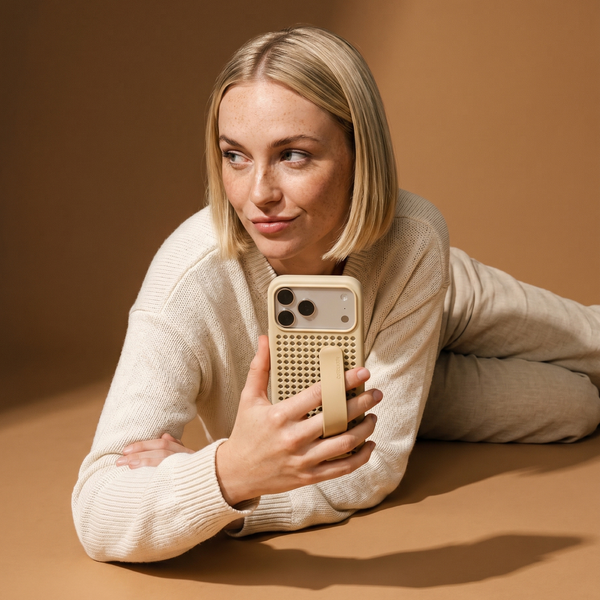 Callbuddy Multifunktionales Armband für das Apple iPhone 17 Pro Max - Beige