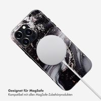 Selencia Vivid Tough Back Cover MagSafe für das Apple iPhone 16 Pro Max - Chic Marble Black