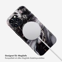 Selencia Vivid Tough Back Cover MagSafe für das iPhone 16 Pro Max - Chic Marble Black