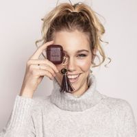 Selencia Yara ﻿Hülle in Schlangenoptik Apple AirPods 1 / 2 - Dunkelrot