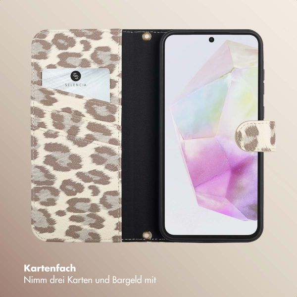 Selencia Sabi Klapphülle mit Leopardenmuster Samsung Galaxy A35 - Soft Ivory