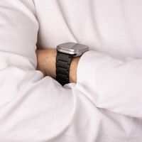Accezz Mattes Titanstahlarmband für das  Apple Watch Series 1 t/m 11 / SE / Ultra (44/45/46/49 mm) - Schwarz