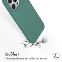 Accezz Liquid Silikoncase mit MagSafe für das iPhone 15 Pro Max - Dunkelgrün