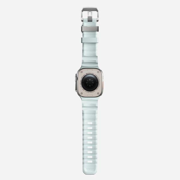 Nomad Rocky Point Armband für das  Apple Watch Series 1 t/m 11 / SE / Ultra (44/45/46/49 mm) - Icy Blue Glow TItanium