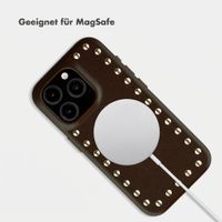 Selencia Studs Backcover mit MagSafe Apple iPhone 15 Pro - Cacao Crush