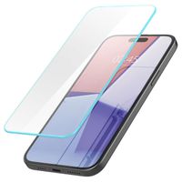 Spigen GLAStR Slim Displayschutzfolie + Applicator für das iPhone 16 Plus / 15 Plus