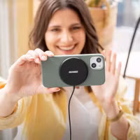 Accezz Liquid Silikoncase mit MagSafe Apple iPhone 15 Pro - Cooper Green